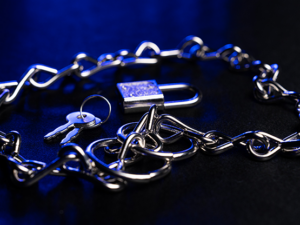 ESCAPE ARTIST (Gimmicks and Instructions) by Apprentice Magic  – Trick