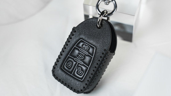 Palm Peeker Keychain Case by PITATA MAGIC - Trick – Image 4