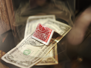 Profiteer (Gimmick and Online Instructions) by Adrian Vega – Trick