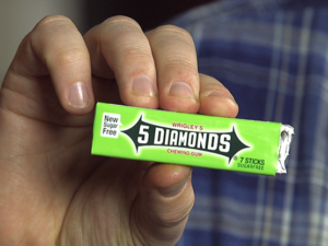 GUMFOUNDED (Online Instructions and Gimmick) by Steve Rowe – Trick