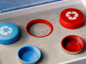 ProCaps (Gimmicks and Online Instructions) by Lloyd Barnes – Trick