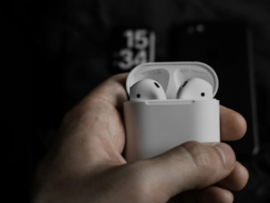 Self Vanishing Headphones by Ellusionist