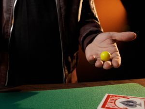 Bounce no Bounce Balls YELLOW by Murphy’s Magic – Trick