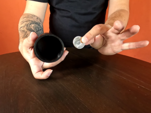 THE VASE (gimmicks and online instructions) by Alejandro Cruz Estepa – Trick
