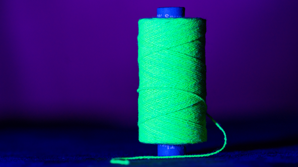 WGM UV GLOW GYPSY THREAD GREEN REFILL SPOOL by Murphy's Magic - Trick – Image 3