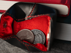 COLOR CODE COIN PURSE RED by Bob Kohler – Trick