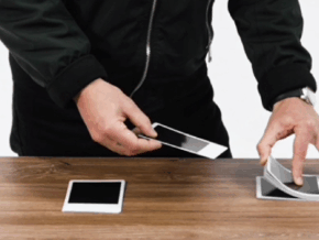 THE BIGGER PICTURE (Gimmicks and Online Instructions) by Radek Hoffman & Chris Jones – Trick
