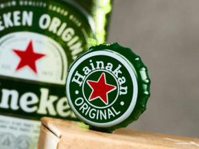 The Clink (Cap in Bottle) by Iarvel Magic and Wonder House (Heineken)