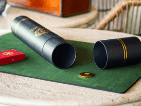 The DMC Luxury Close-Up Pad-Le tapis de close-up de DMC