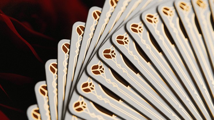 Skulls & Roses Playing Cards 4 Cartes à jouer Skulls & Roses pour magie et illusion. Design élégant avec motifs de crânes et roses.