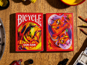 Bicycle Sari Sari (Code Red Edition) Playing Cards 14 Bicycle Sari Sari (Code Red Edition) Playing Cards – article de magie | Abracadabreizh
