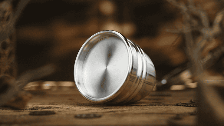 Aluminum Alloy Cups and Balls Matching Solid Cup by TCC Magic 3 Coupes et balles en alliage d'aluminium, parfaites pour les tours de magie.