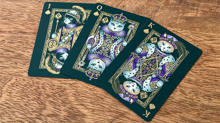 Neko Royal Green Playing Cards 4 Cartes à jouer Neko Royal vert avec motifs de chats mignons et détails dorés.