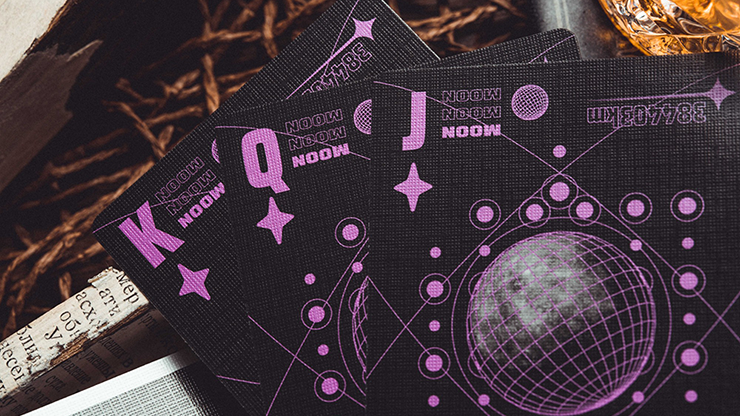 Moon (Black) Playing Cards 5 Cartes à jouer noires avec motif lunaire et planétaire.
