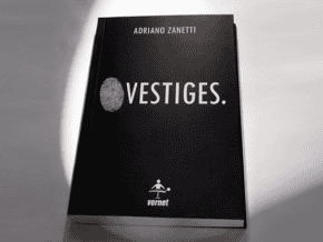 Livre "Vestiges" d'Adriano Zanetti, édition de magie, couverture noire élégante.