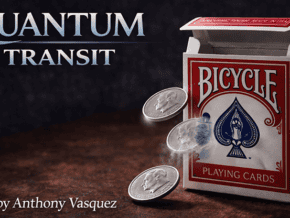 Jeu de cartes de magie Quantum Transit en rouge avec pièces de monnaie.