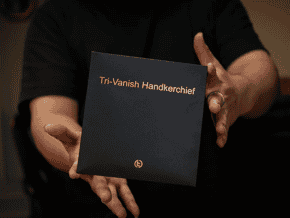 Pochette de main Tri-Vanish par TCC Team, un accessoire de magie pour illusions de disparition.