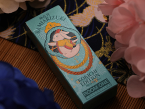 Mini Kamiarizuki (Kokichi Edition) Playing Cards by Room One – article de magie | Abracadabreizh