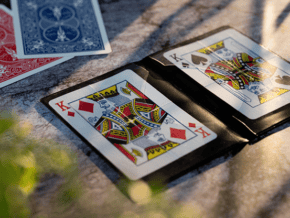 Jeu de cartes Quartet avec roi de cœur et roi de pique.