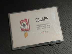 Escape (Red) by Patricio Teran 1 Escape (Red) by Patricio Teran – article de magie | Abracadabreizh