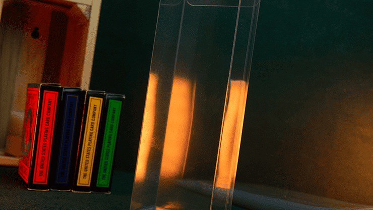 Protection en plastique transparent pour 4 jeux de cartes.