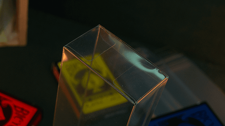 Boîte en plastique transparent pour 4 decks de cartes de magie.