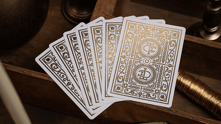 Paquet de cartes TCI Clubhouse blanches avec design doré.