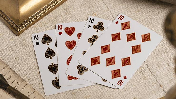 Jeu de cartes TCI Clubhouse blanc avec motifs rouges et noirs.