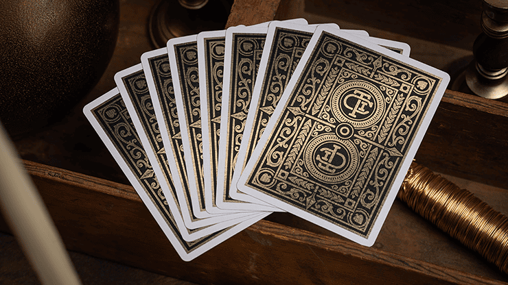 Paquet de cartes TCI Clubhouse noir avec design élégant doré.