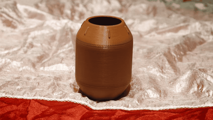 Pot en terre cuite pour routines de magie avec tissu.