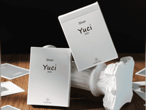 Yuci Silver Playing Cards by TCC – article de magie | Abracadabreizh