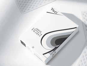 Yuci Tiny Wizard White Playing Cards by TCC – article de magie | Abracadabreizh